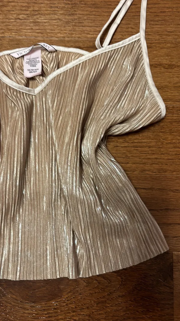 NWOT Victoria’s secret gold shimmer crop spaghetti strap tank top XS - Image 5