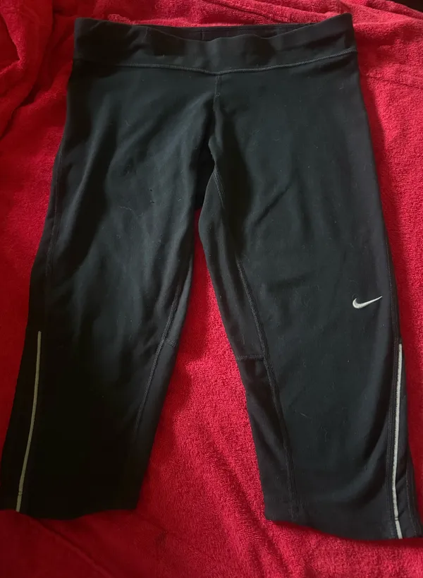Nike Capri Dri-Fit Leggings Black Medium - Image 2
