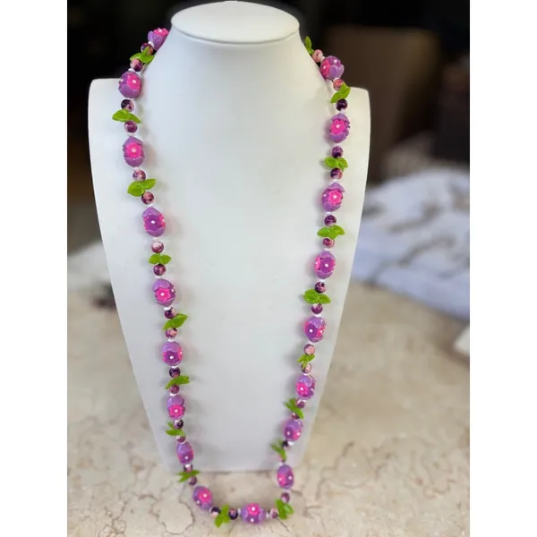 1960's style lucite Purple & Pink Floral Beaded Necklace With Green Leaf Accent - Image 5
