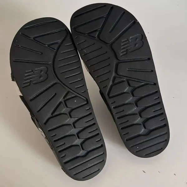 New Balance 202v2 Black & White Women Slides Sandals EUC - Image 4