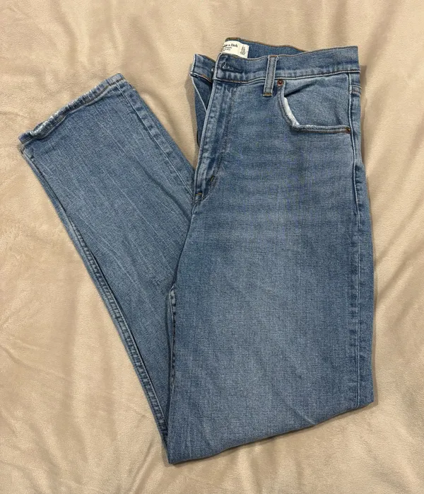 Abercrombie & Fitch Ultra High-Rise Straight Ankle Jeans - Image 2