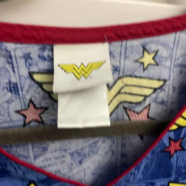 Wonder Woman scrub top medium Blue - Image 2