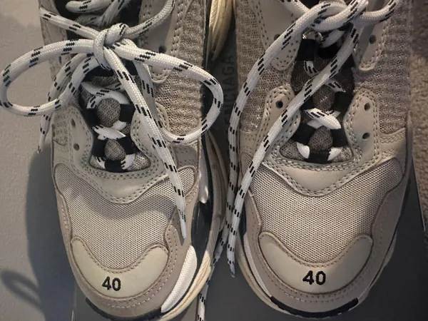 Balenciaga 100% Authentic  Triple S Sneakers - Image 3