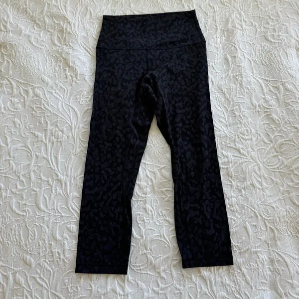 Lululemon Align High Rise Black Formation Camo Leggings 28" Size 6 - Image 4