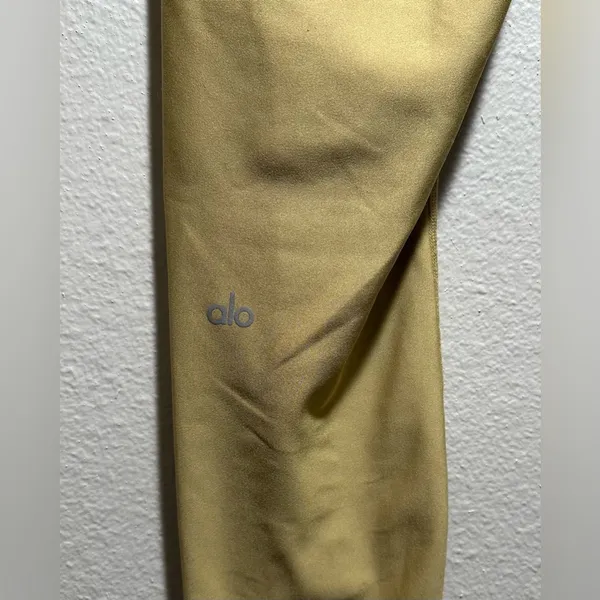 Alo 7/8 High Waist Airlift Legging, women’s size large in a gold/mustard color. - Image 3