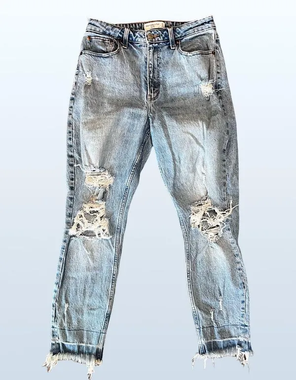 Abercrombie and Fitch Curve Love High Rise Mom Jean, Size 27 (4) Regular - Image 5