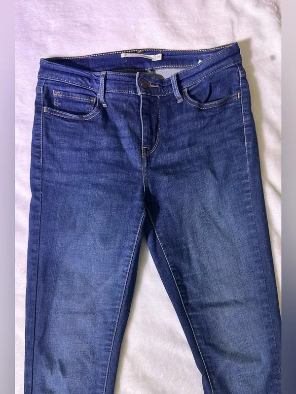 Levi's Dark Blue Women's Skinny Jeans - Image 2