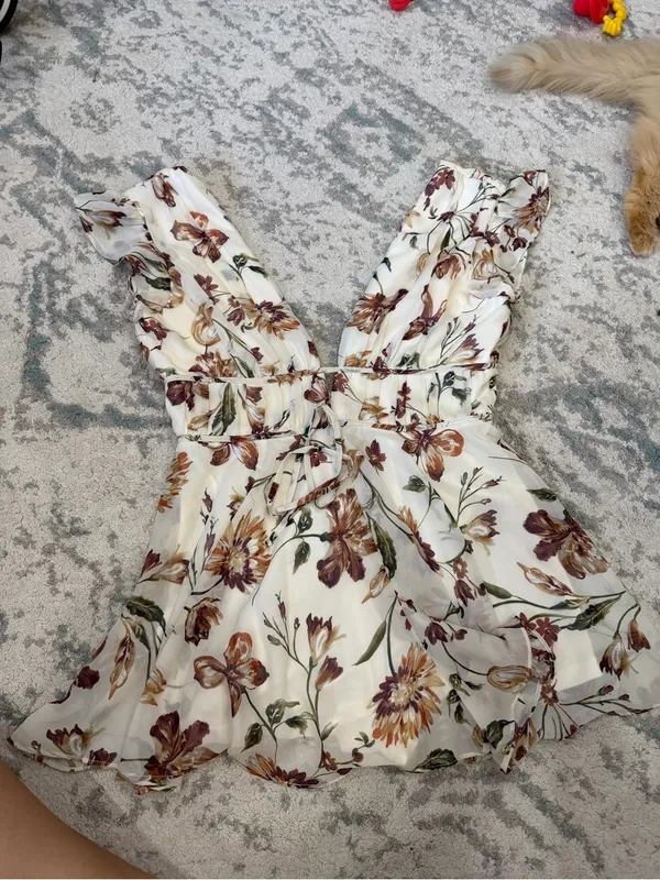 Lulus Floral Print Flowy Romper V-Neck Tie Waist Size L - Image 2