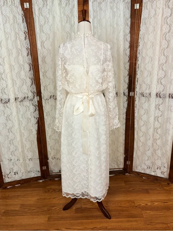 Beautiful Vintage 1960s/70s Ivory Lace Tea Length Wedding Dress - Image 6