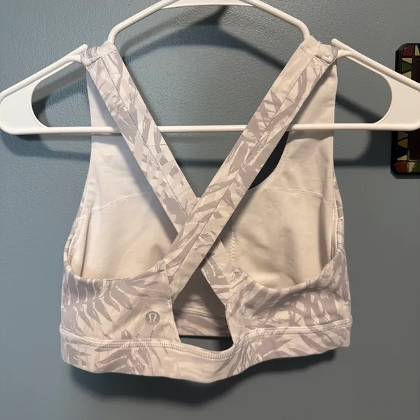lululemon athletica White & Light Gray Leaf-Print Crisscross Sports Bra - Image 2