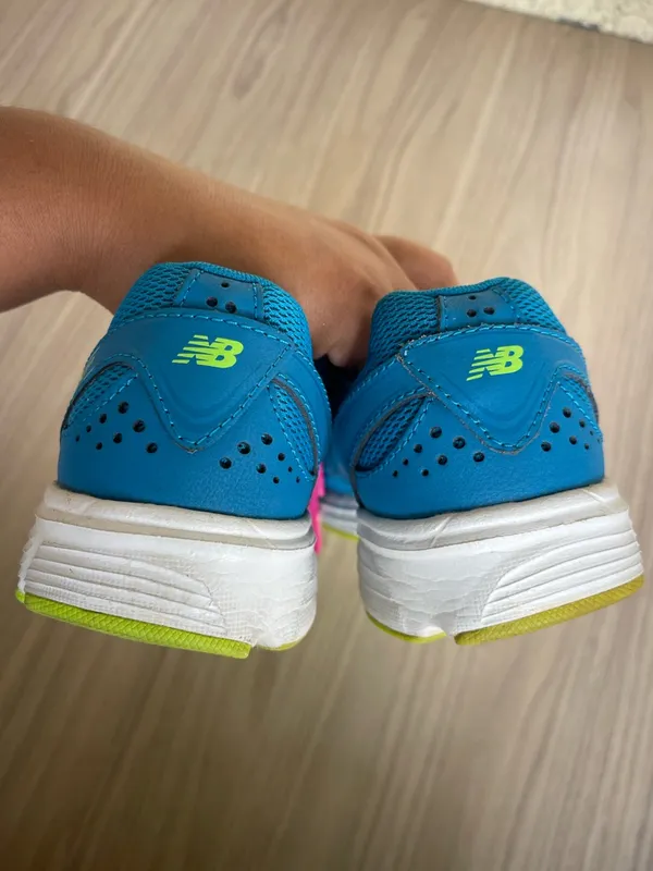 New Balance Teal Blue Sneakers with Hot Pink Accents - Image 7