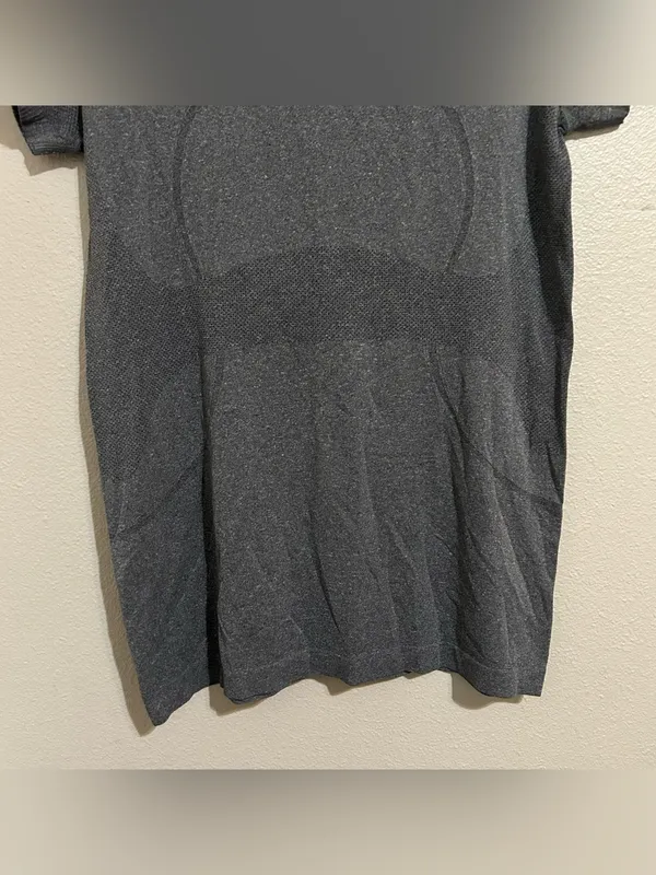 Lululemon Swiftly Tech Gray Crewneck Short Sleeve Athletic Shirt Women’s Size 12 - Image 5