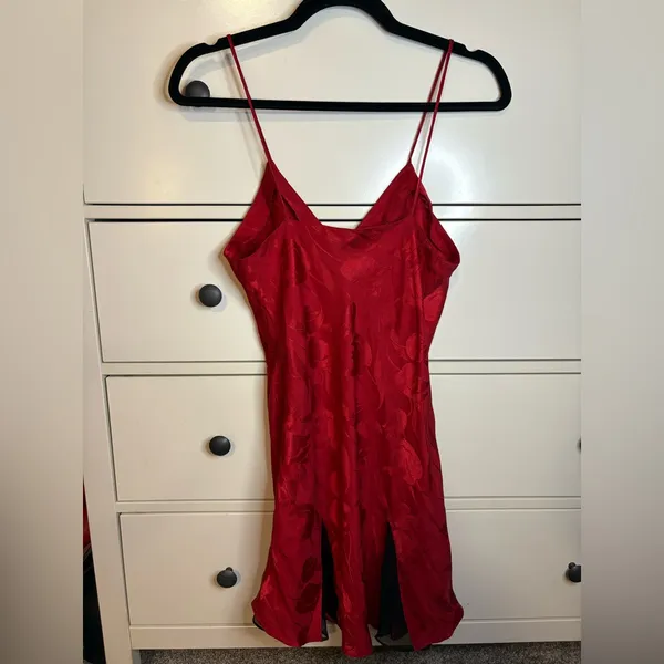 Vintage gold label Victoria’s Secret lingerie red slip dress Size Small - Image 4