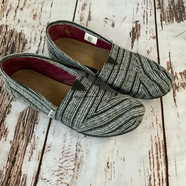 TOMS BLACK‎ WHITE SILVER METALLIC SLIP ONS - Image 7