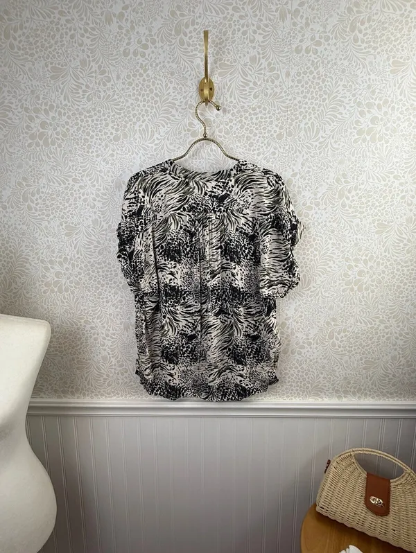 Anthropologie Cream and Green Zebra-Print Spit Neckline Blouse - Size - Large - Image 4