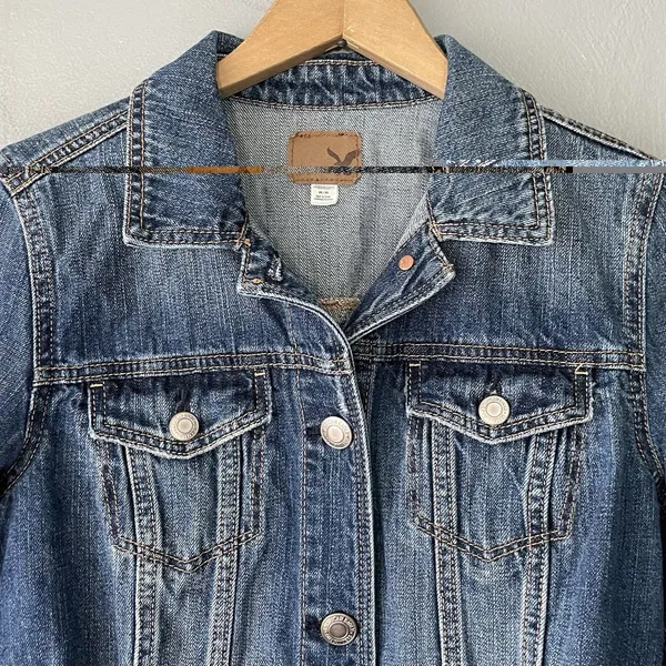 AEO American Eagle Denim Jacket Size Medium Blue Jean Coat Trucker Boho Cropped - Image 4