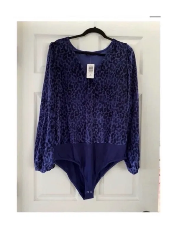 Torrid Blue Animal Print Top Long Sleeve Ruffles V-Neck 2X - Image 3