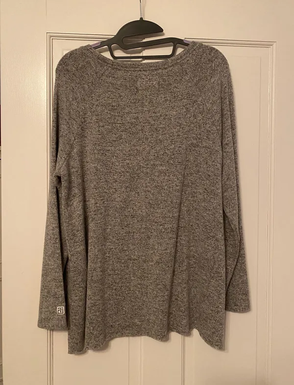 American Eagle UConn long sleeve - Image 5