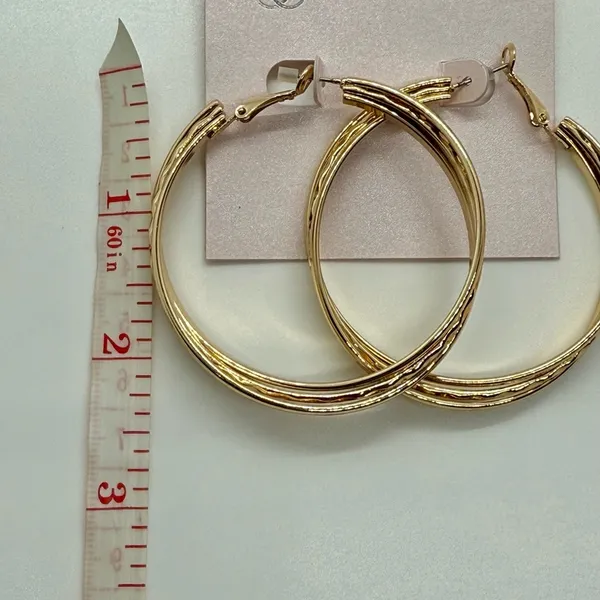 Daisy‎ Fuentes Textured Solid Gold Tone Hoop Earrings - Image 2
