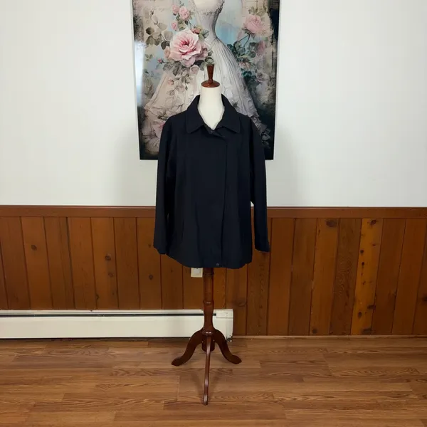 Nice Patagonia Women's Black Collared Rain Jacket - Image 3