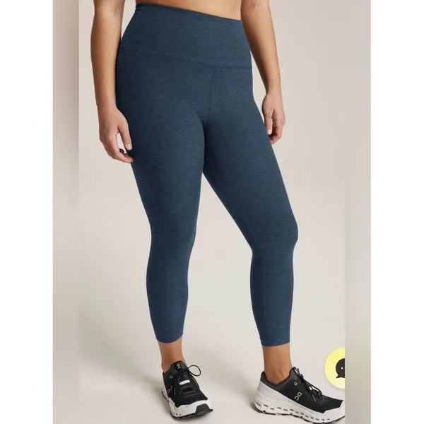 Beyond Yoga Nocturnal Navy Spacedye Walk & Talk High Waisted Capri Legging Large - Image 8