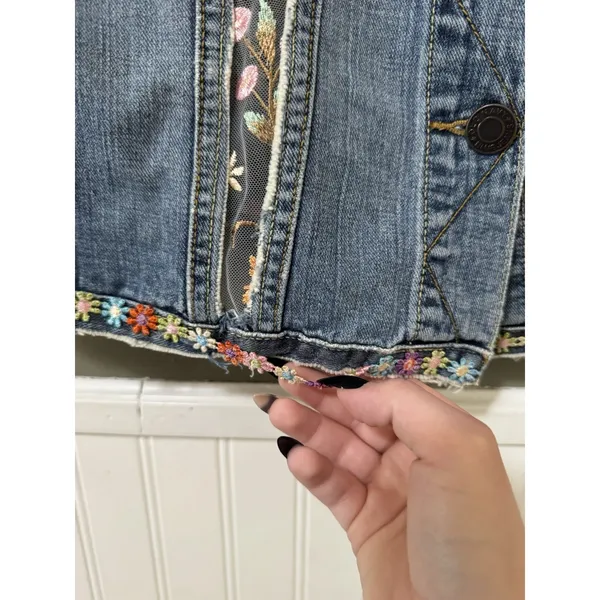 Denim Embroidered Floral Sleeveless Vest Women Size Medium Bohemian Hippie‎ - Image 10
