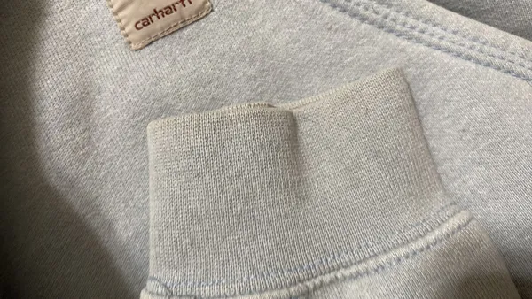 Carhartt Sweatshirt - Image 4