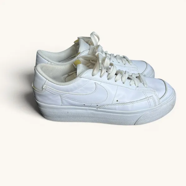 Nike Blazer Low Platform Triple White Womens 8.5 Sneakers DD0292-100‎ - Image 3