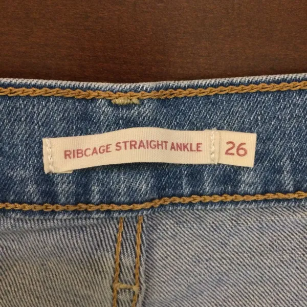 Levi’s ribcage straight ankle light wash 26 button fly - Image 8