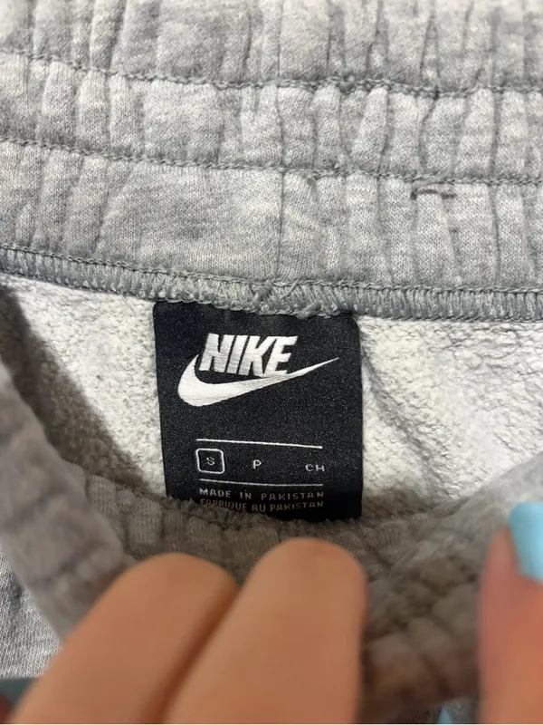 Nike joggers - Image 2