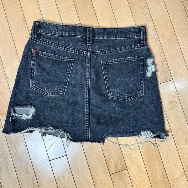 URBAN OUTFITTERS BDG Grey Black Denim Distressed Jean Mini Skirt Size small - Image 6