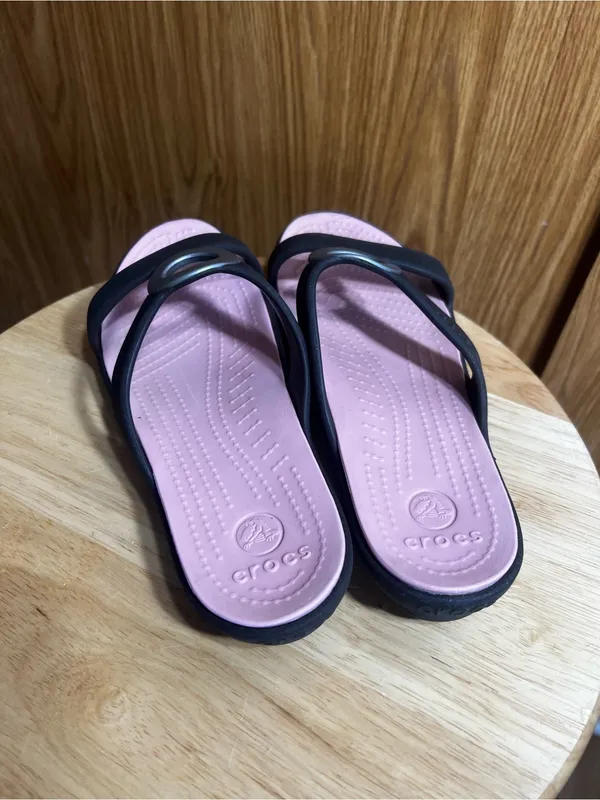CROCS Women’s Black Slide Sandals with Pink Footbed and Metallic Ring - Image 3