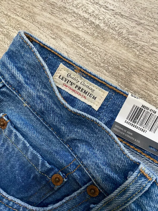 Levi's 501 Original Cropped Women’s Jeans - Image 3