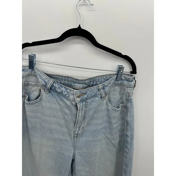 American Eagle Strigid Mom‎ Jeans Womens Sz 14 Short High Waisted Light Wash - Image 5