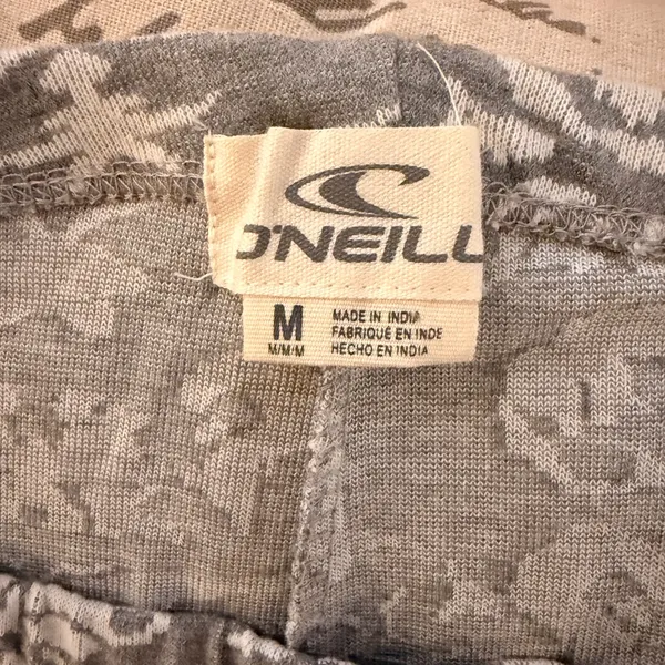 O'Neill NWOT Gray and White Patterned Flare Leggings - Image 4