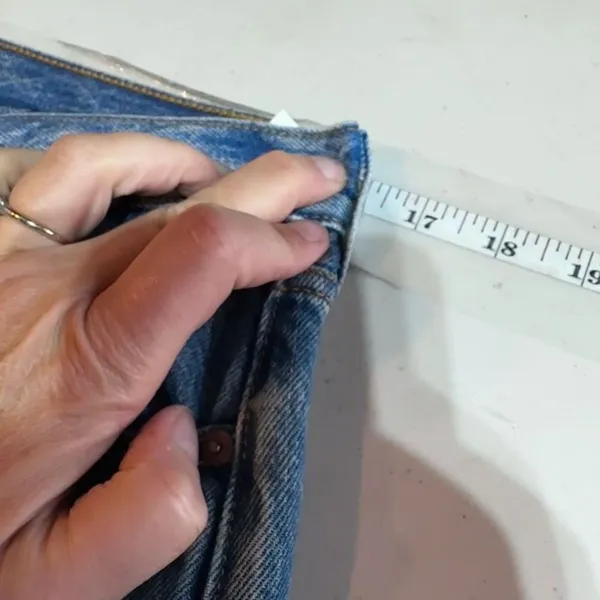 Levi's Wedgie Women's Raw Hem Tapered‎ Ankle Jeans Blue Denim Acid Wash Size 30 - Image 11
