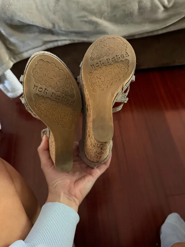 Wedge grey heels not rated - Image 5