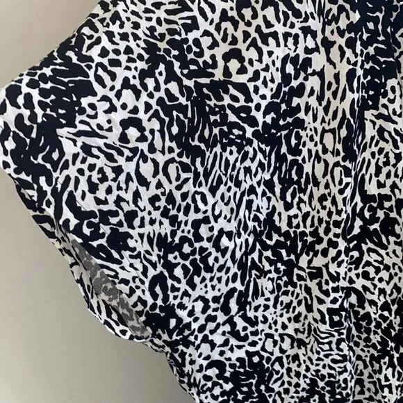 5/$30 🎈 Scoop women’s xs/s animal print‎ kimono - Image 3