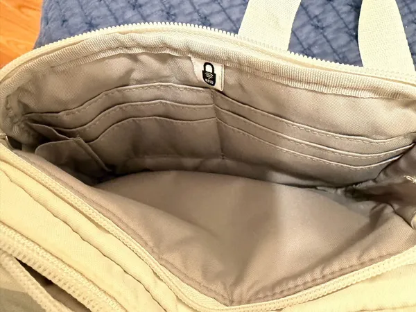 Baggallini white waist pack bag fanny bag - Image 4