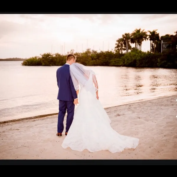 Wedding dress‎ White Size 8 - Image 4
