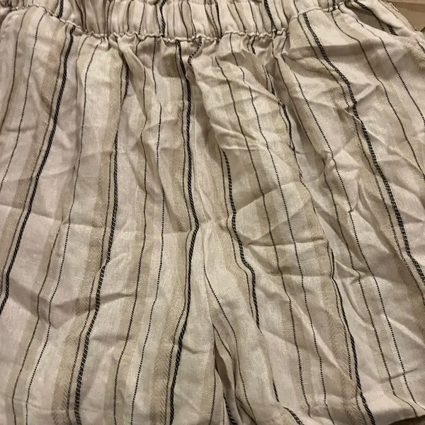 NWT love‎ tree linen blend stripe shorts M - Image 4