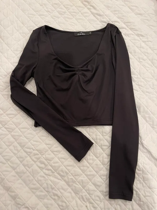 Trendy Queen Long Sleeved Crop Top - Image 2