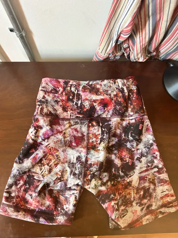 Lululemon shorts align - Image 2
