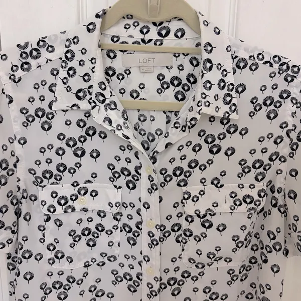LOFT Women’s Short Sleeve Collared Floral Print Button Down in Black and White - Image 2