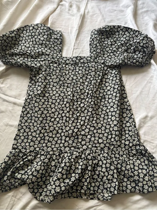 Billabong Black White Ditsy Floral Puff Sleeve Mini Dress Size Small - Image 4