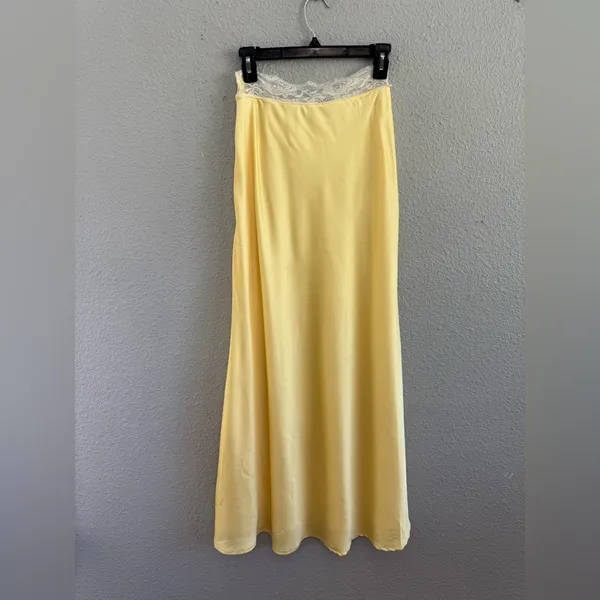 NWT Mika & Gala‎ Satin Lace Trim Skirt Size XS - Image 3