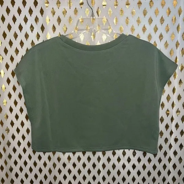 NWT daisy Sage green boxy crop top size L - Image 4