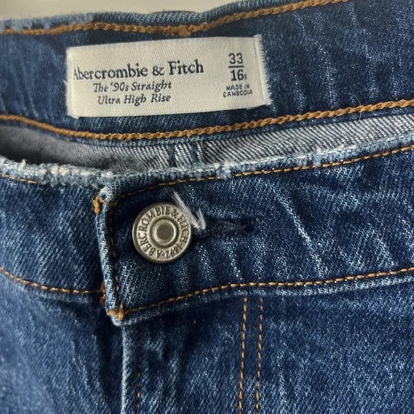 Abercrombie & Fitch 90s Straight Ultra High Rise Jeans 16/33 - Image 2