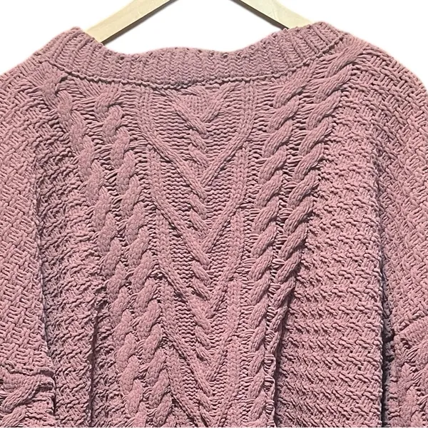POL Rose Cable Knit‎ Chunky Shark Bite Hem Boxy Sweater Size Medium - Image 8