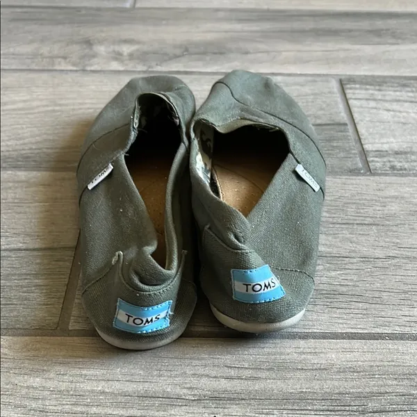 Toms Olive Green Flats - Image 4